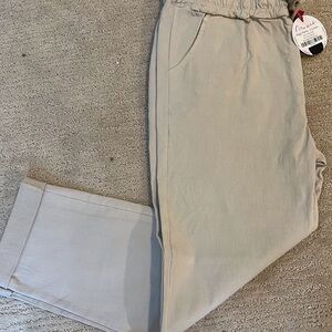 Magic Pants Made in Italy Beige Pants